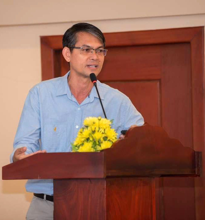 You Khemarak speaking at a conference in Siem Reap
